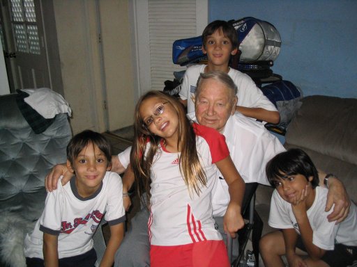 Photo Rodney and Grandkids